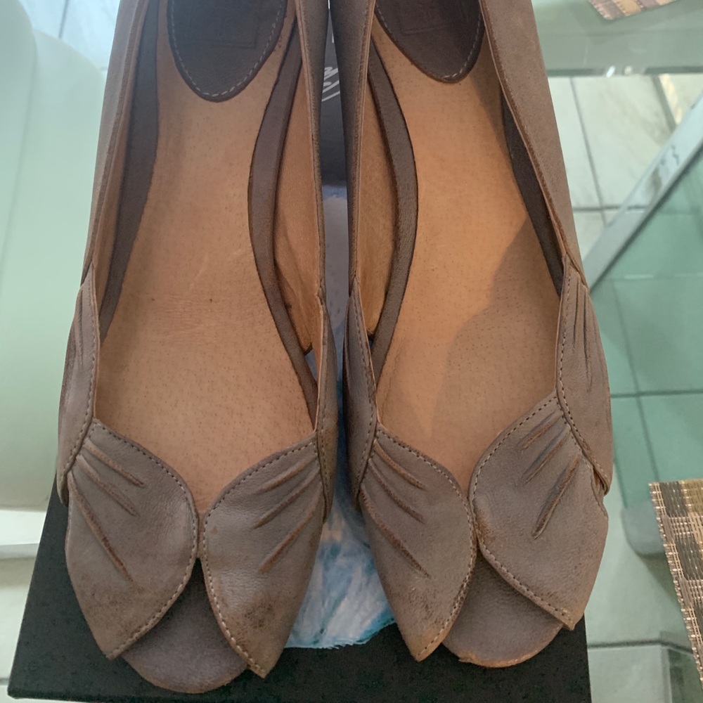 Frye peep toe kitten pumps